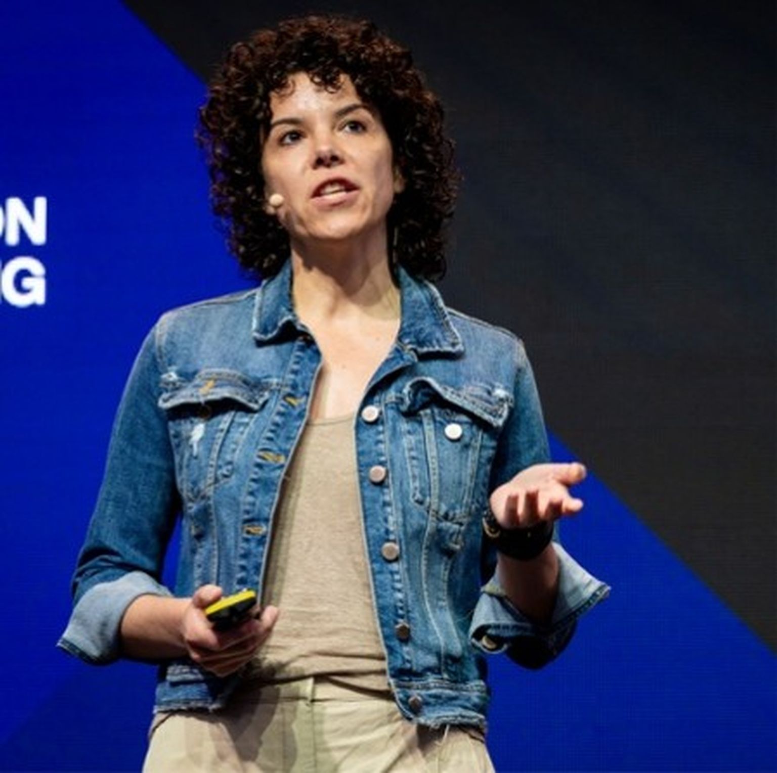 Photo of Adela Alcolea-Medina presenting at London Calling 2026